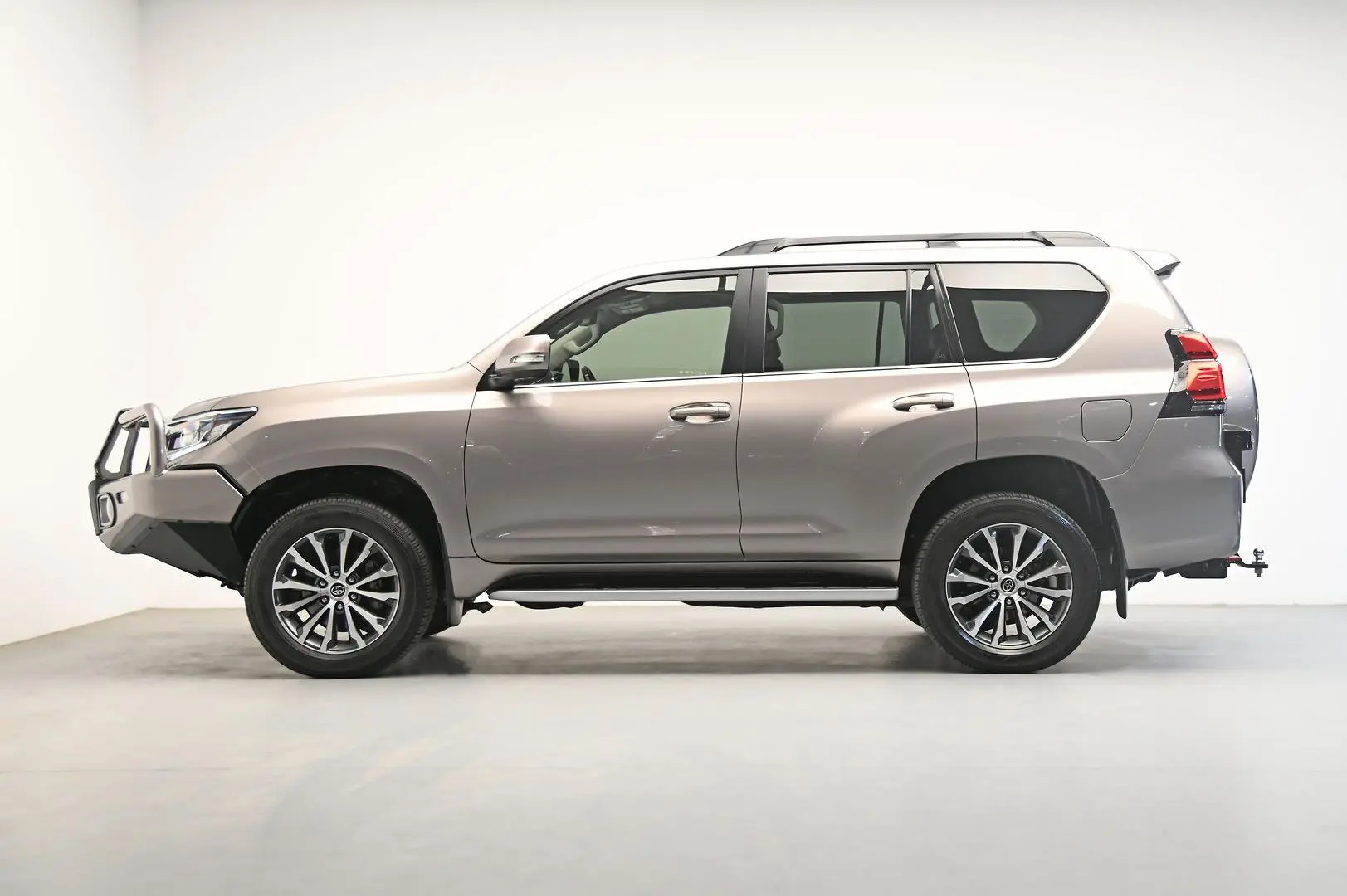 2022 Toyota Landcruiser Prado Image 4