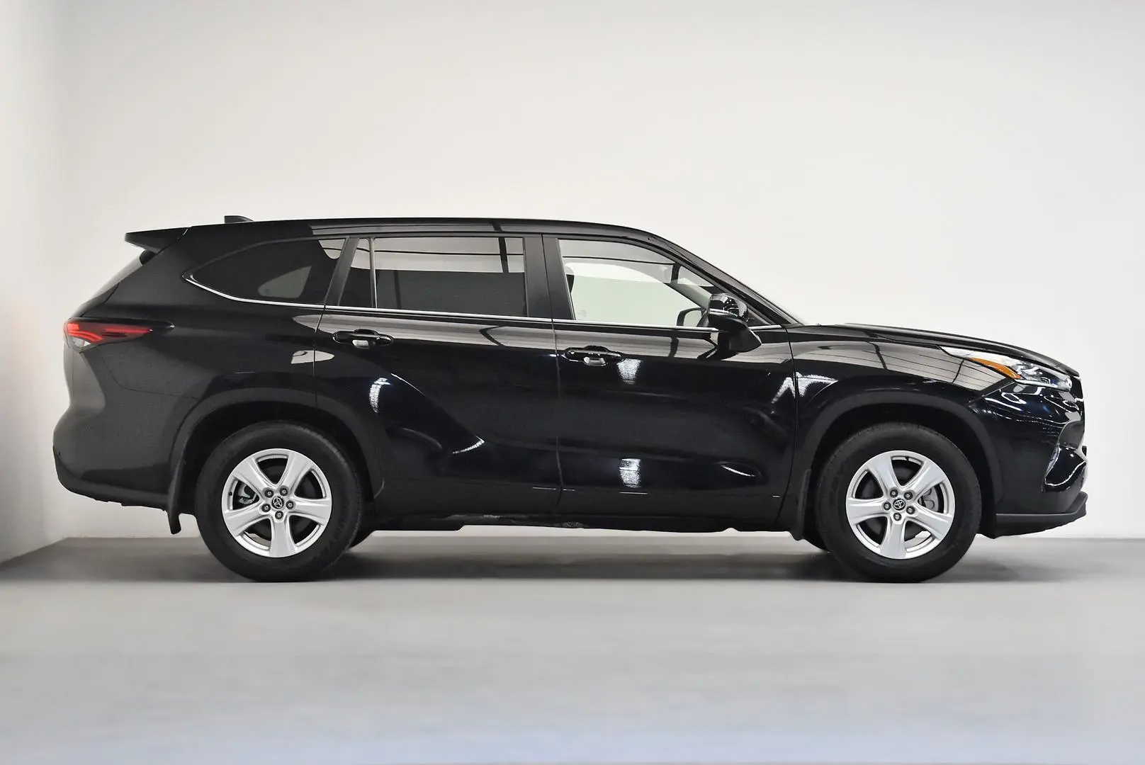 2025 Toyota Kluger Gallery Image 3