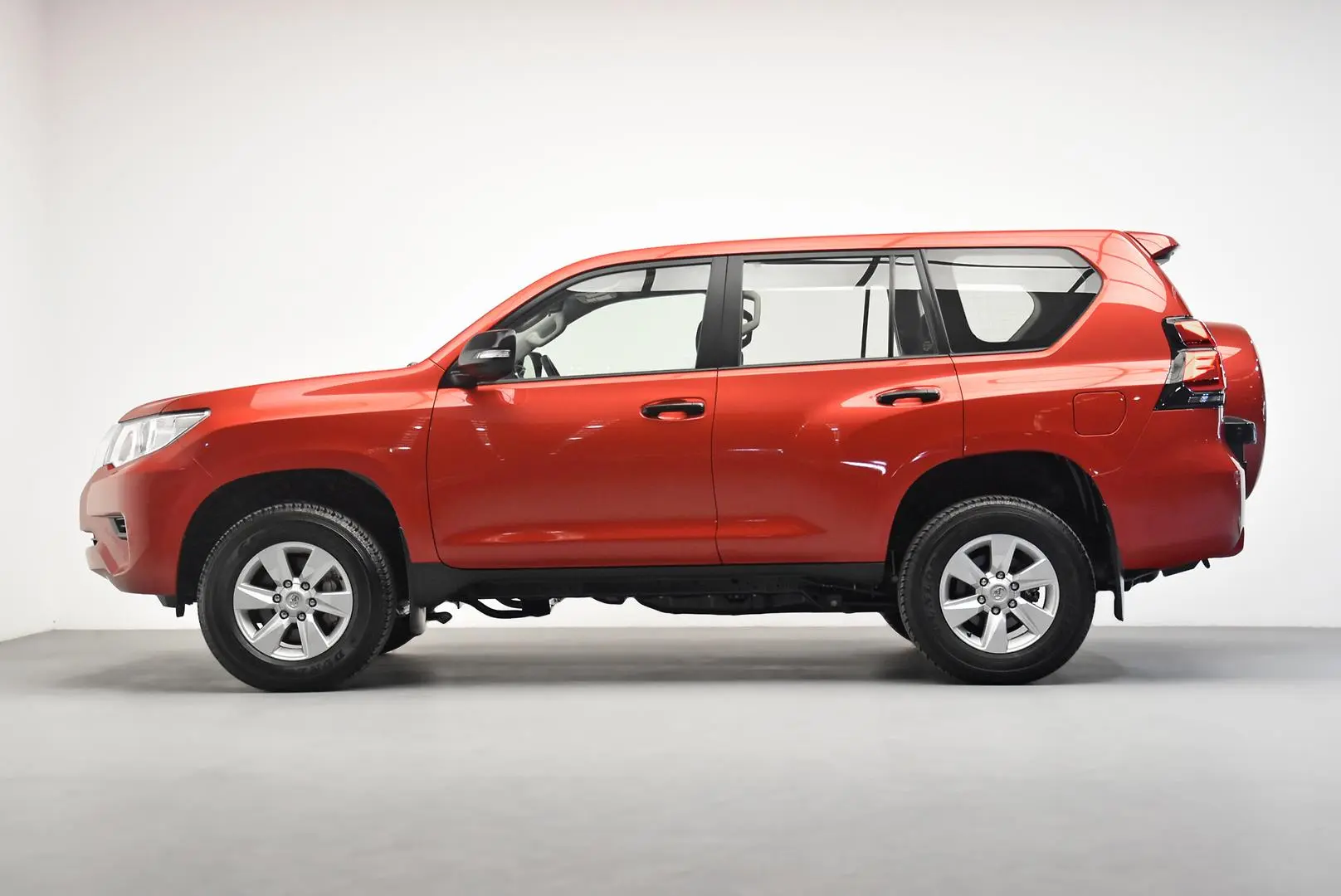 2023 Toyota Landcruiser Prado Gallery Image 4