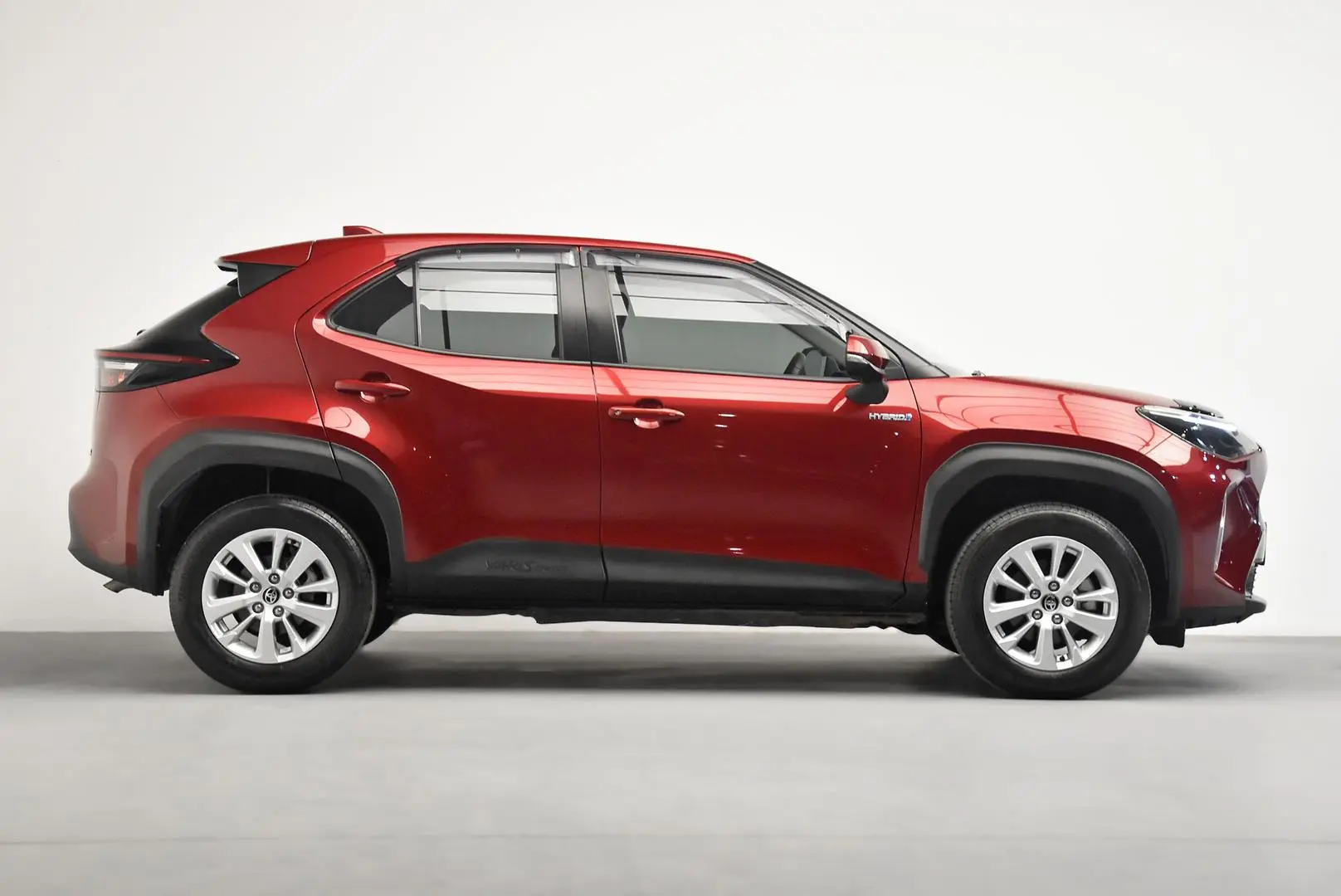 2022 Toyota Yaris Cross Gallery Image 3