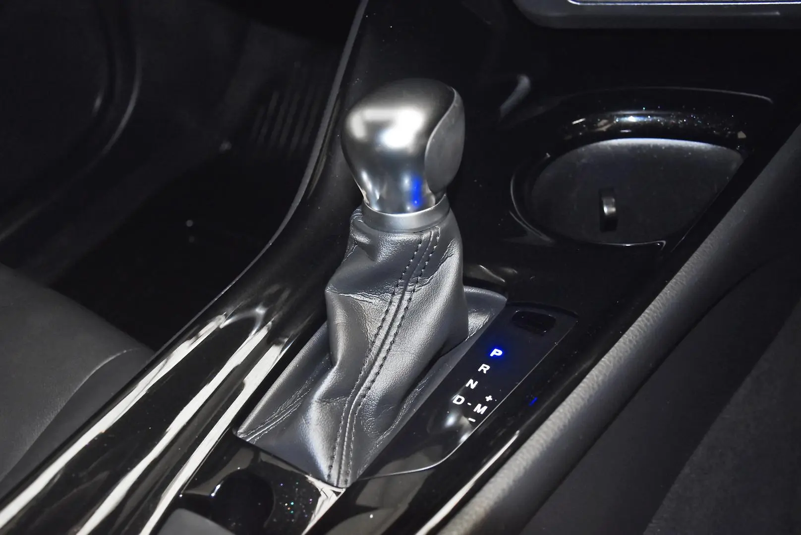 2018 Toyota C-HR Gallery Image 14
