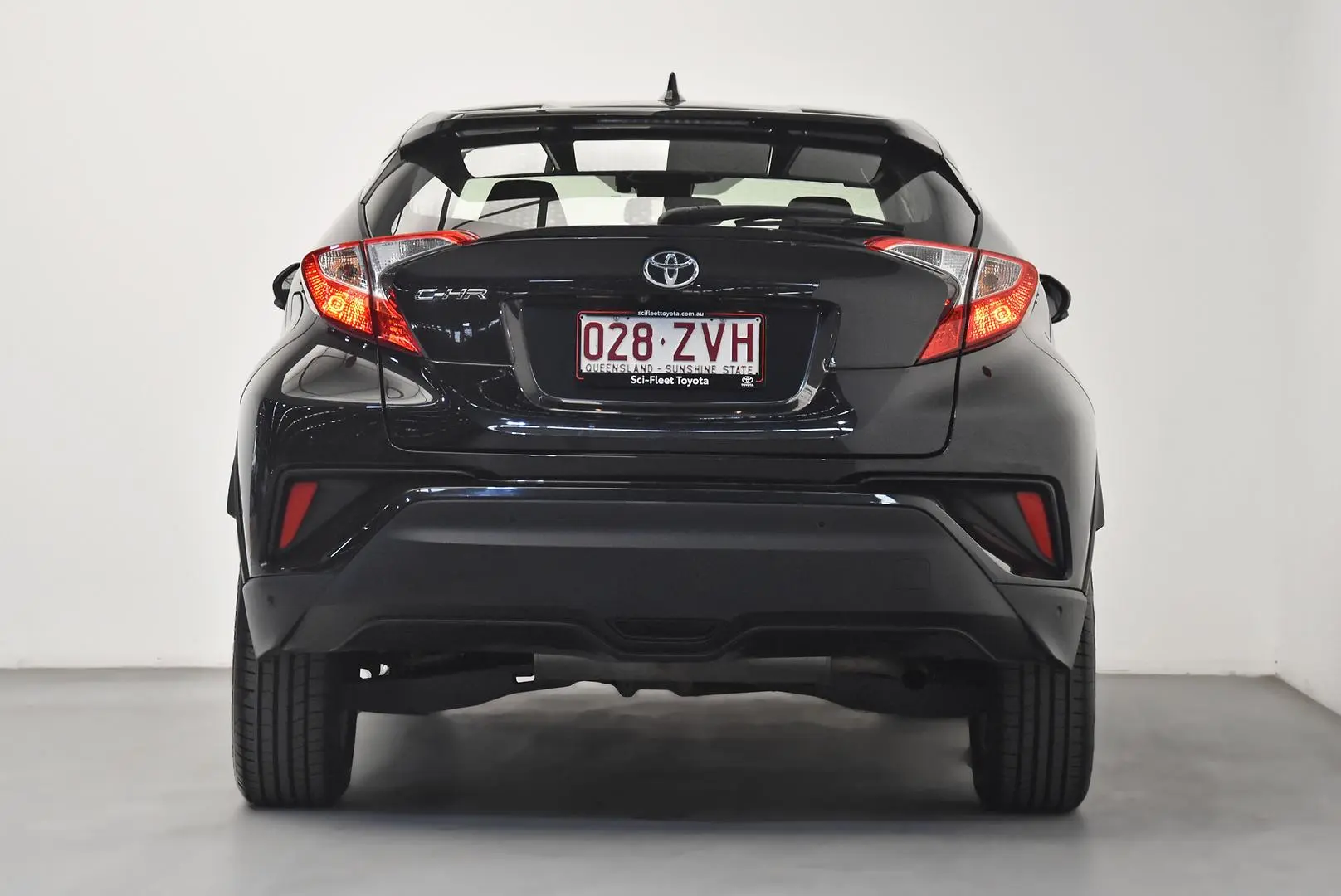 2018 Toyota C-HR Gallery Image 6