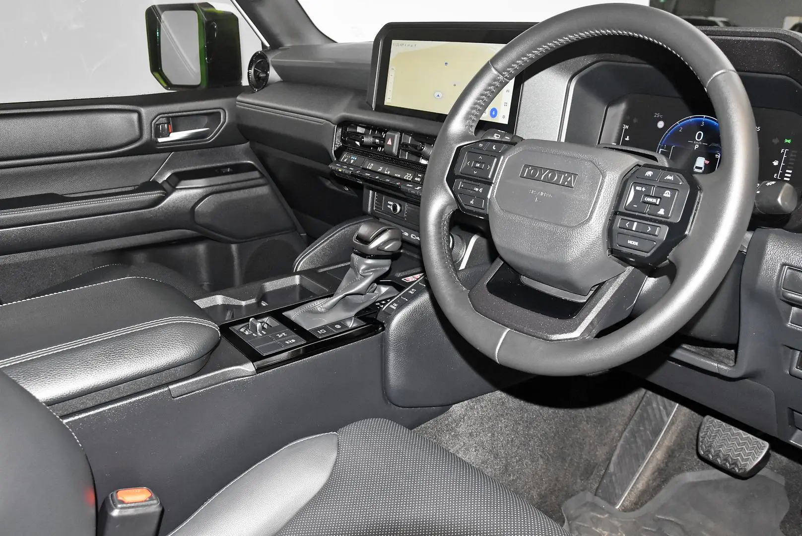 2025 Toyota Landcruiser Prado Gallery Image 8