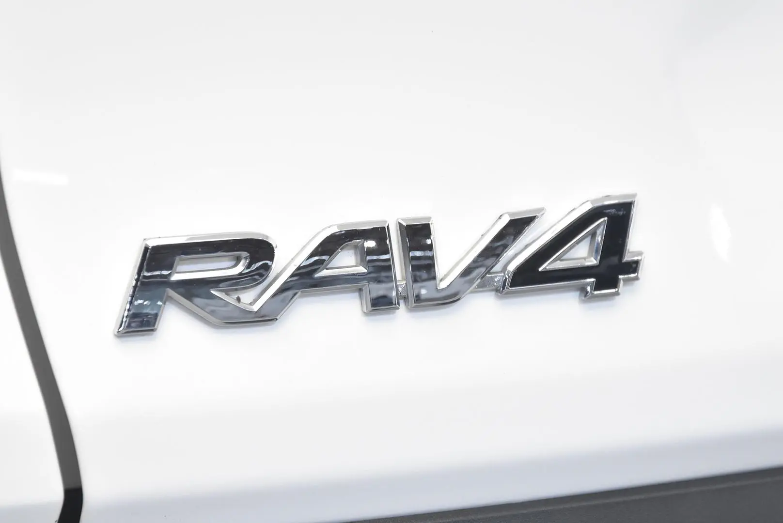 2019 Toyota RAV4 Gallery Image 7