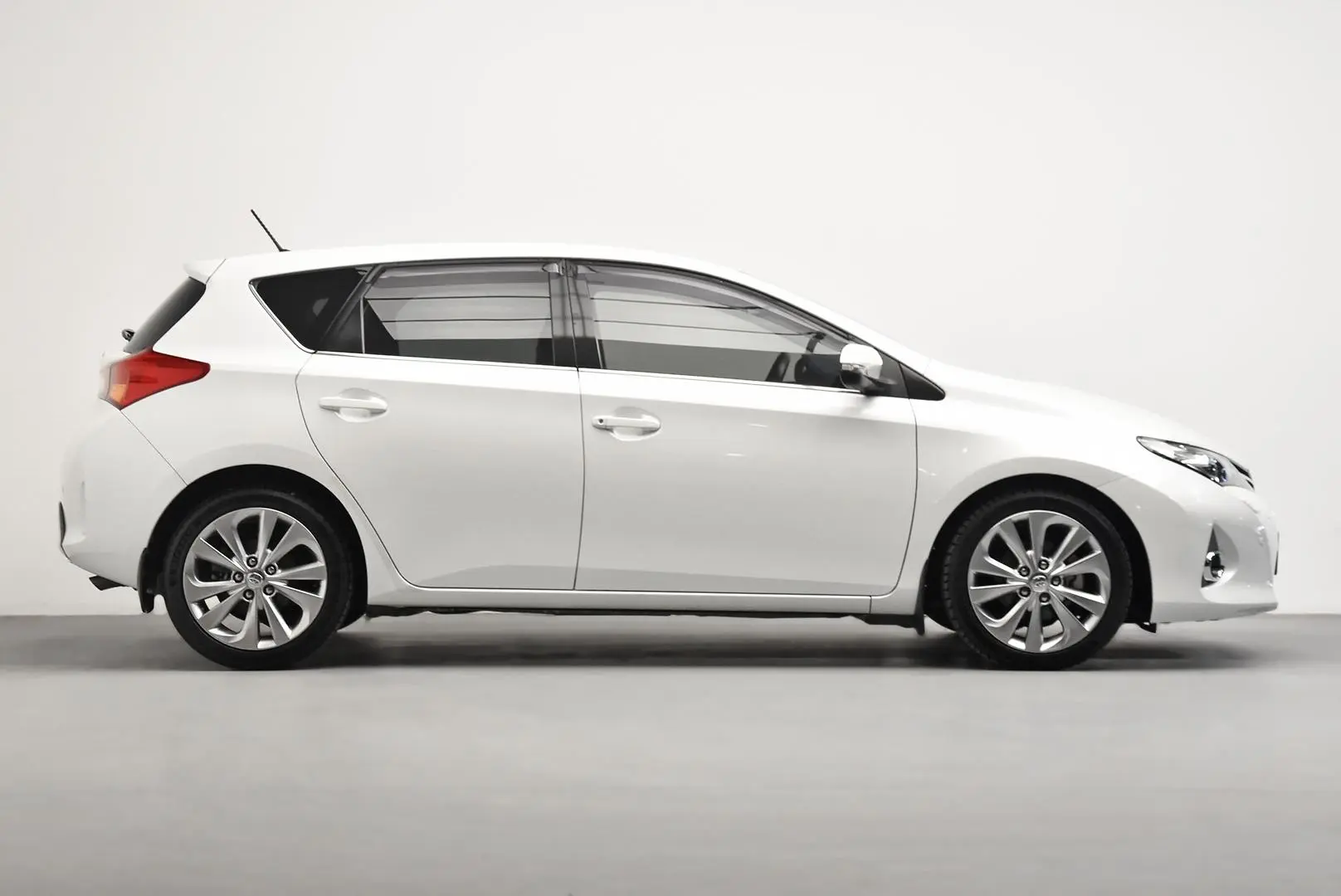 2014 Toyota Corolla Gallery Image 3