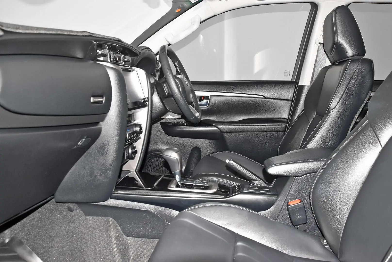 2022 Toyota Fortuner Gallery Image 18