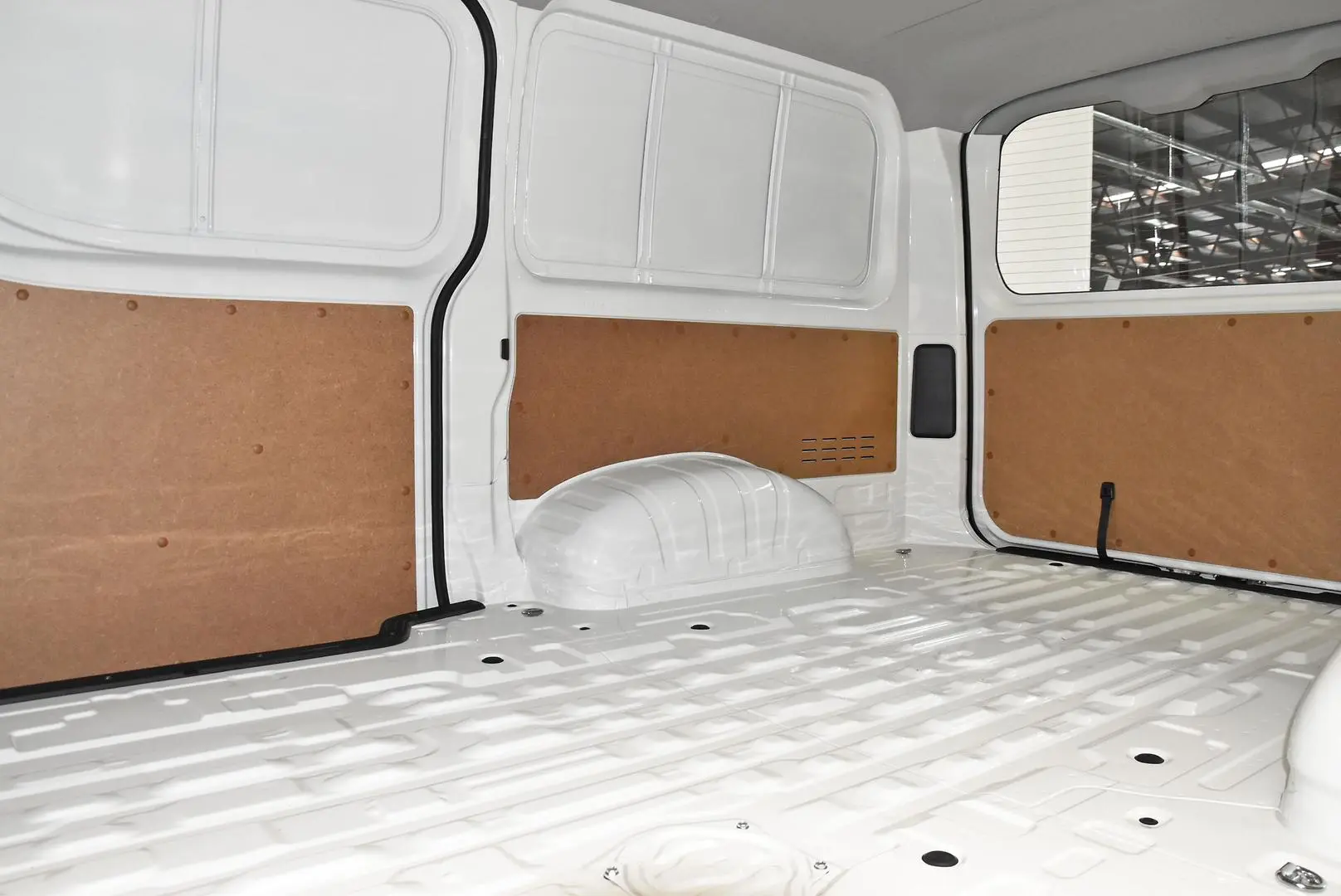 2025 Toyota Hiace Gallery Image 18