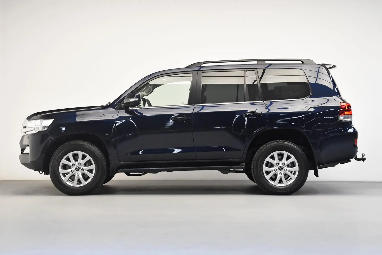 2019 Toyota Landcruiser Gallery Image 4