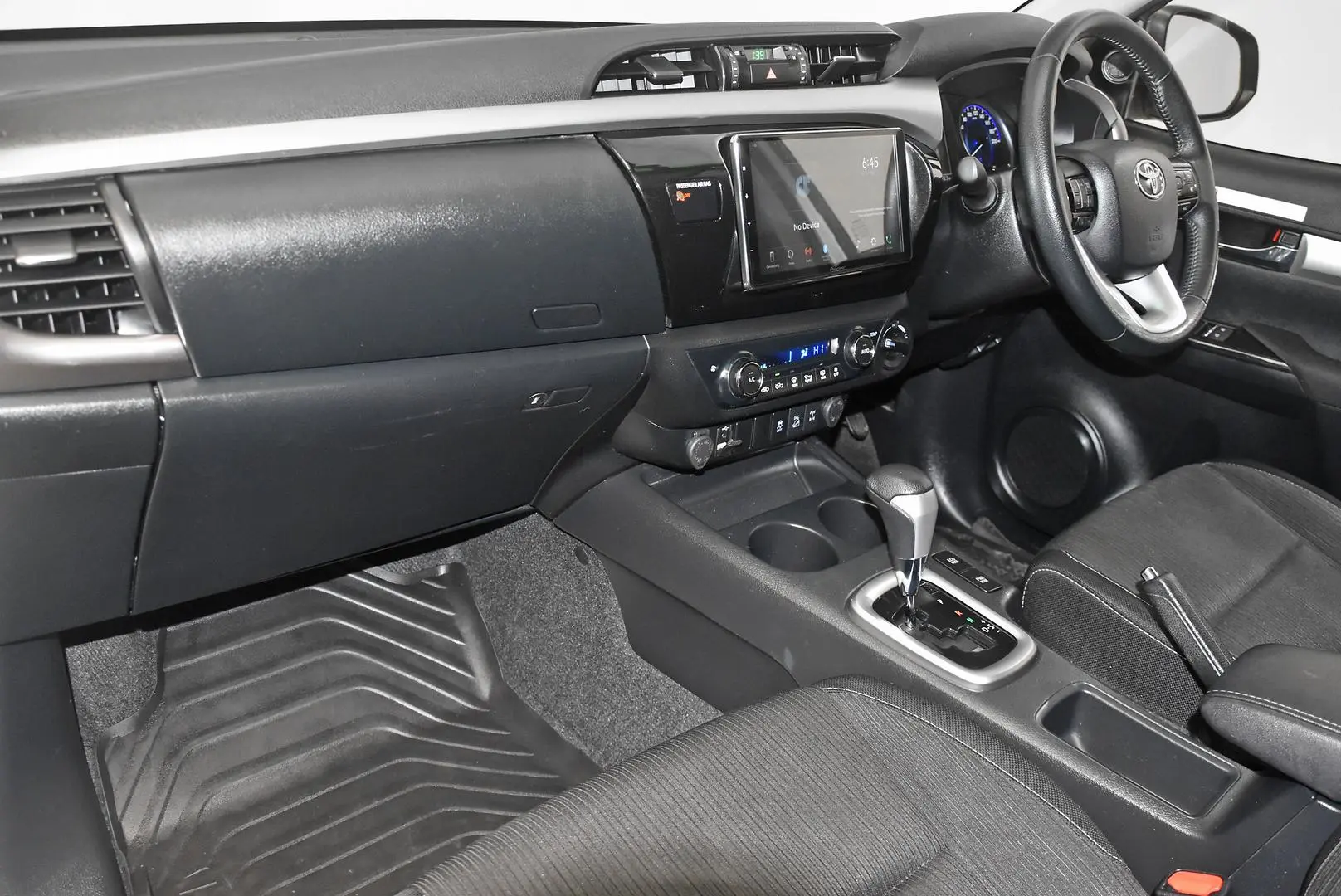 2019 Toyota Hilux Gallery Image 16