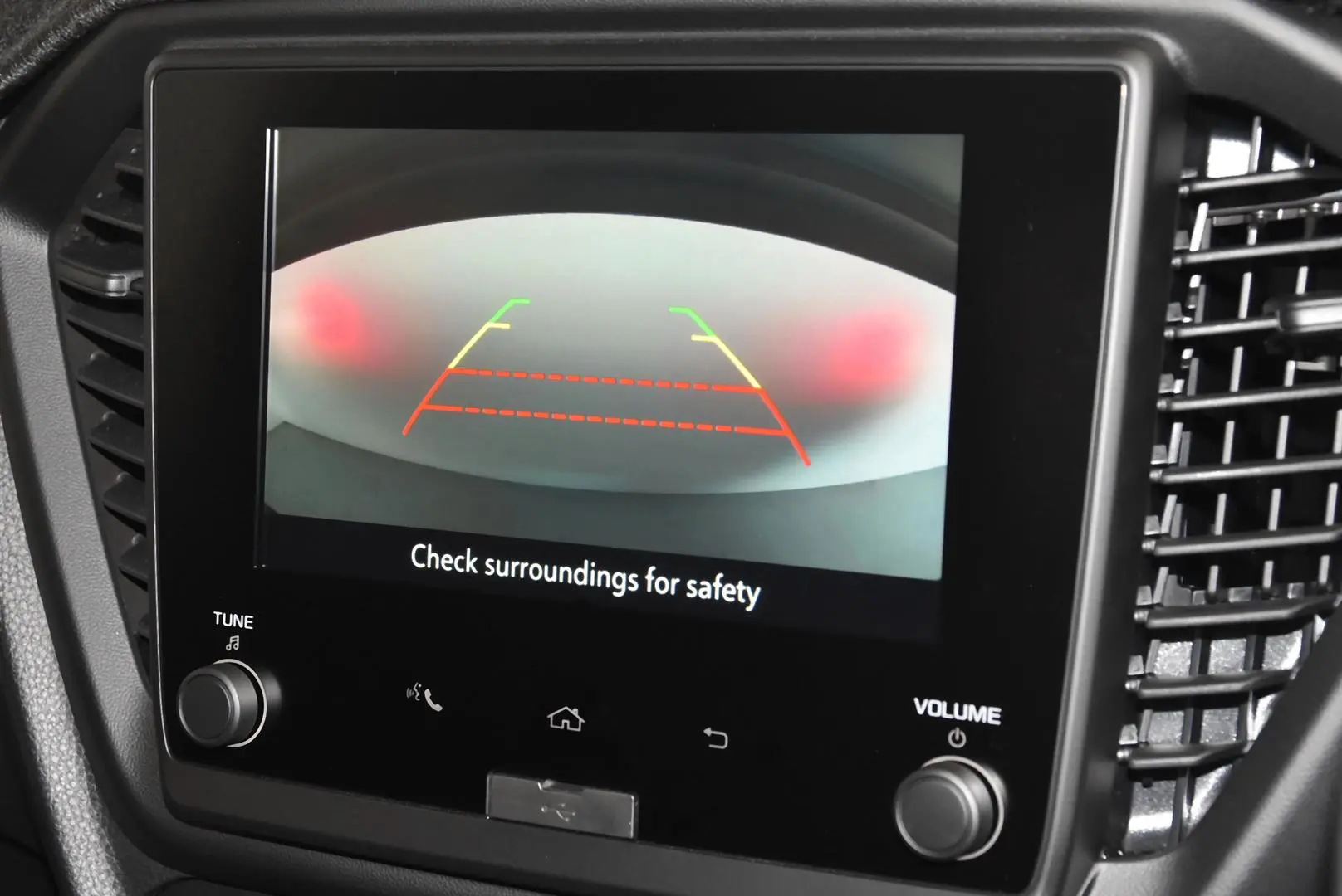 2025 Isuzu D-MAX Gallery Image 11