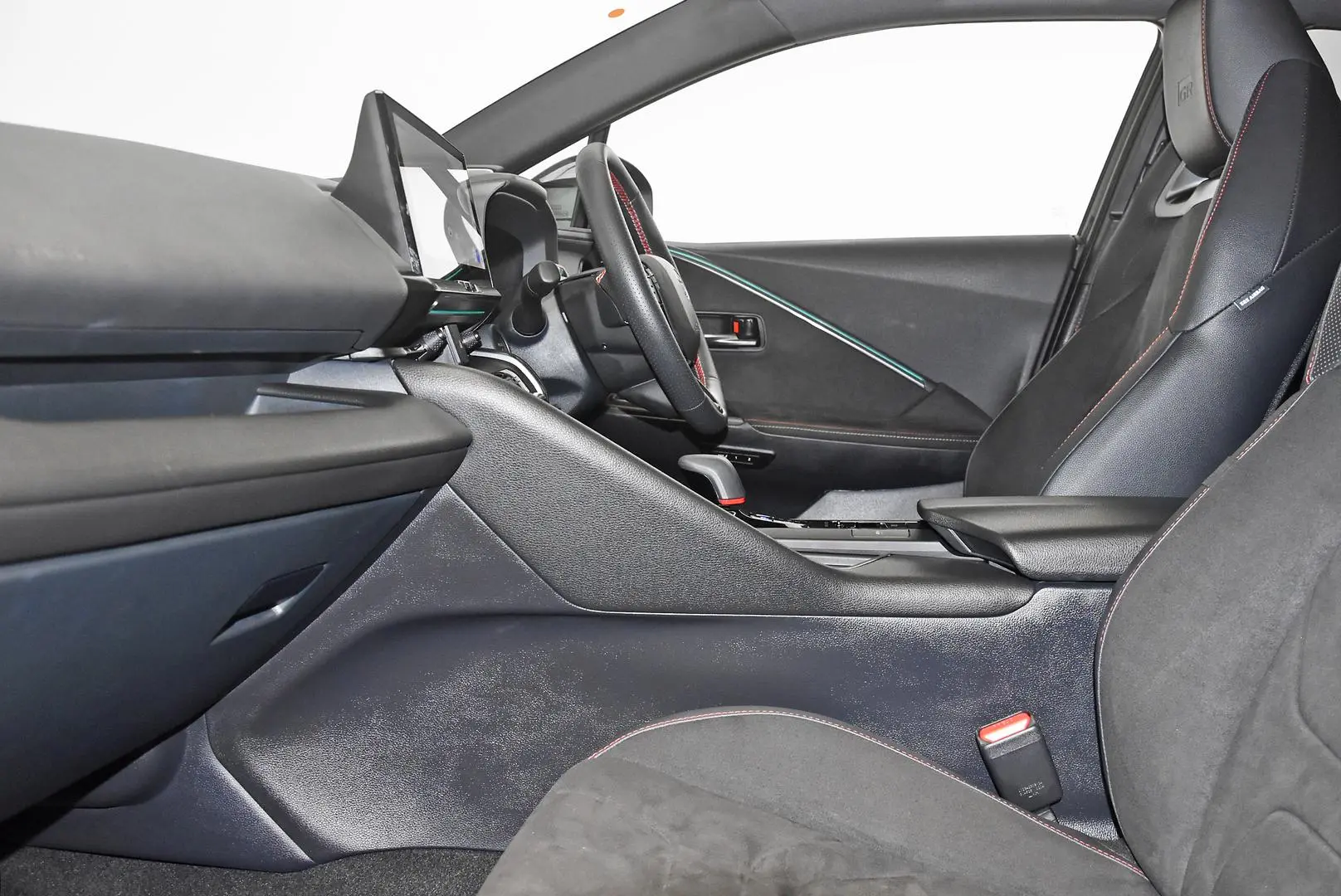 2023 Toyota C-HR Gallery Image 18