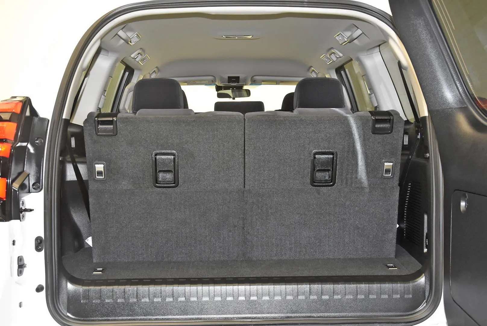 2022 Toyota Landcruiser Prado Gallery Image 20