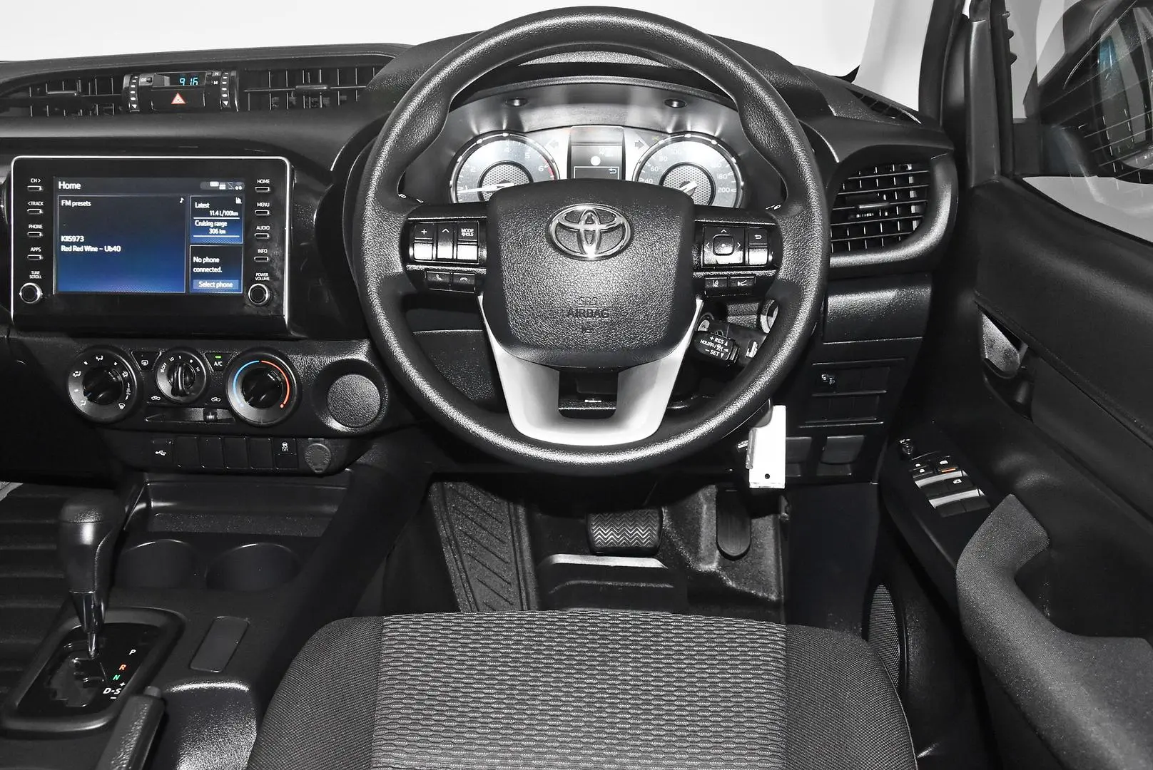 2025 Toyota Hilux Gallery Image 14