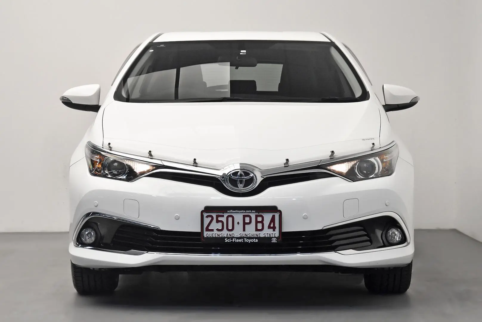 2018 Toyota Corolla Gallery Image 2