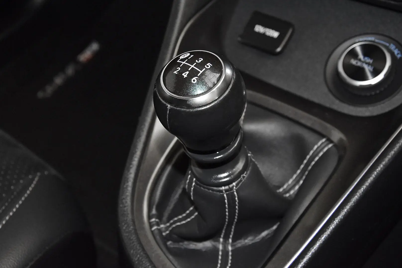 2021 Toyota Yaris Gallery Image 15