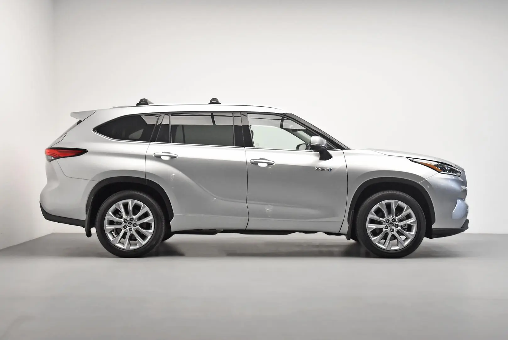 2021 Toyota Kluger Gallery Image 3