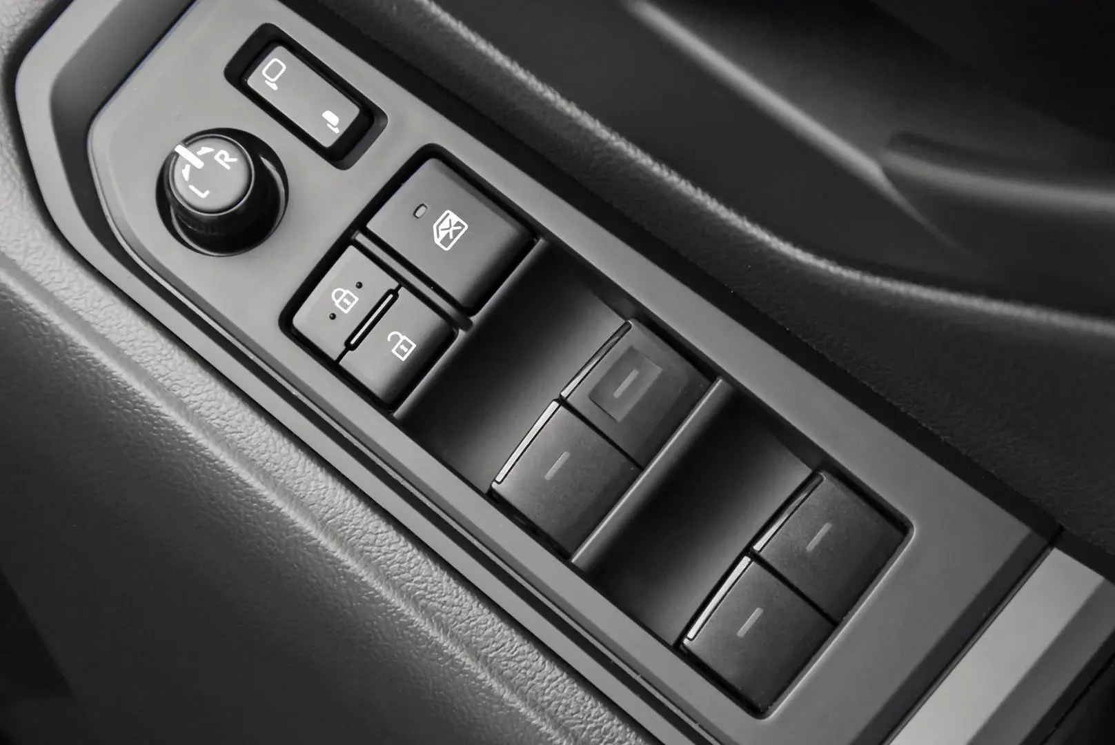 2025 Toyota Landcruiser Gallery Image 8