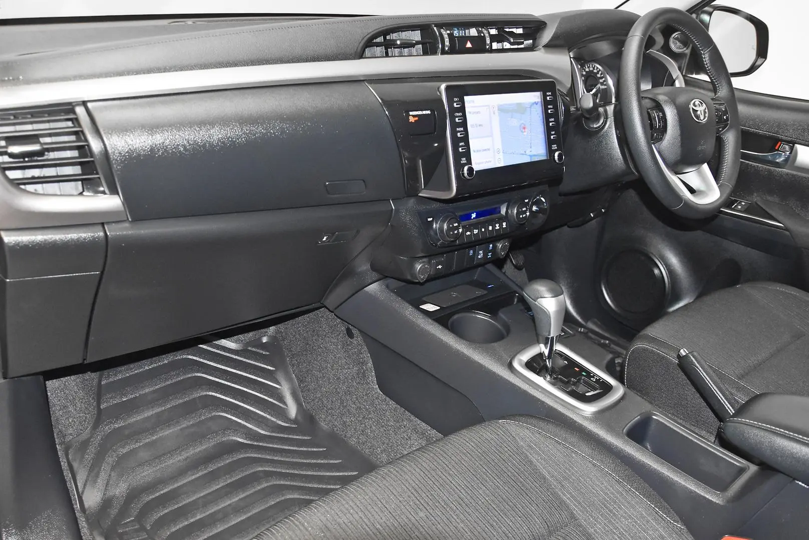 2024 Toyota Hilux Gallery Image 16