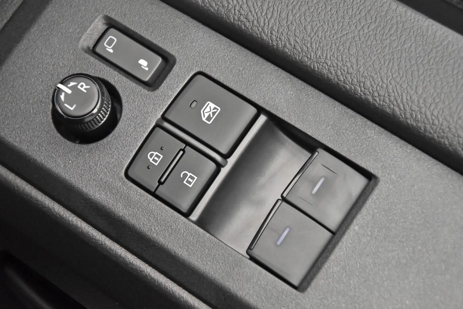 2025 Toyota Hiace Gallery Image 9