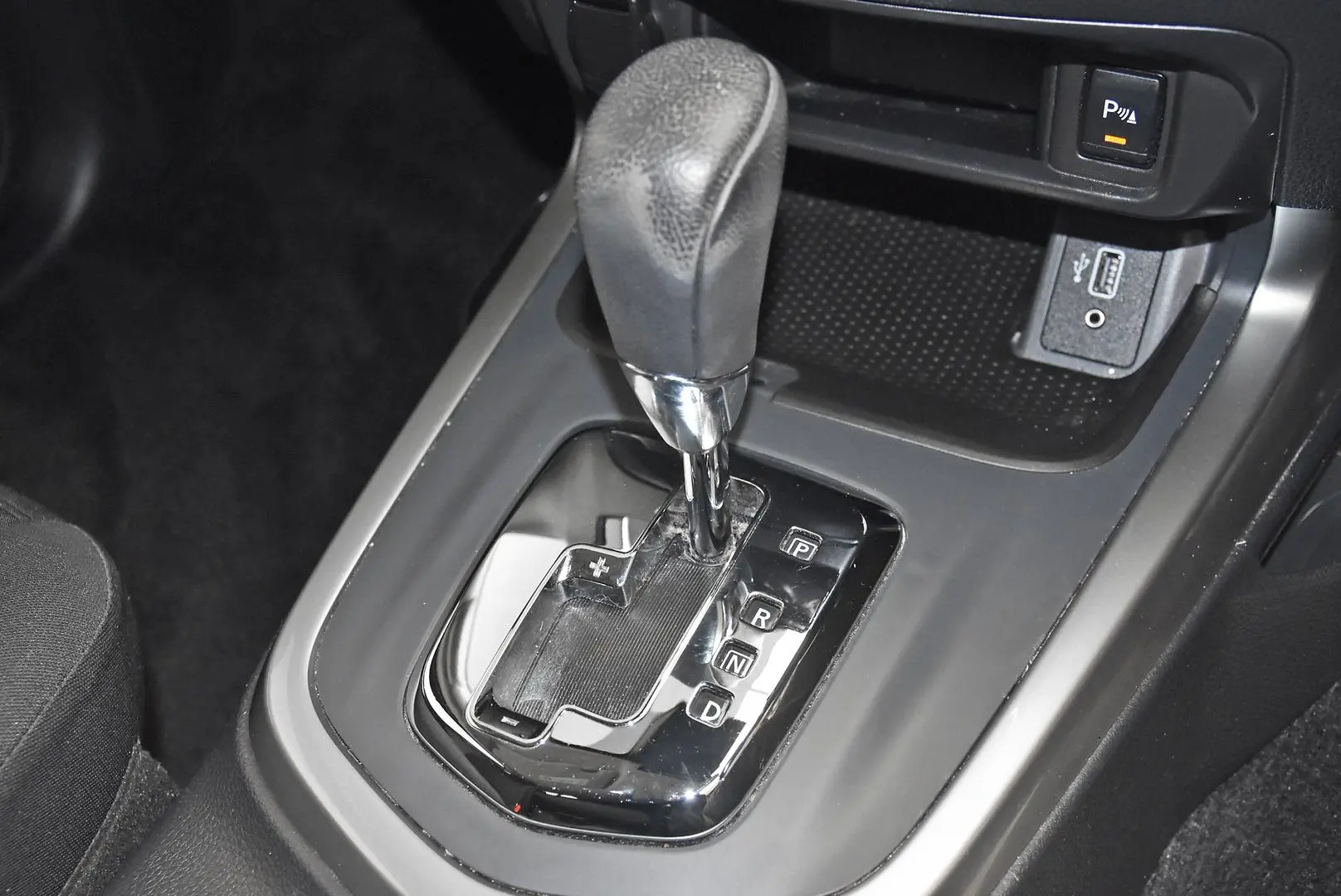 2021 Nissan Navara Gallery Image 12