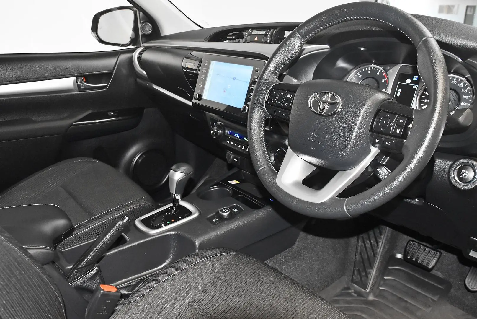 2025 Toyota Hilux Gallery Image 8