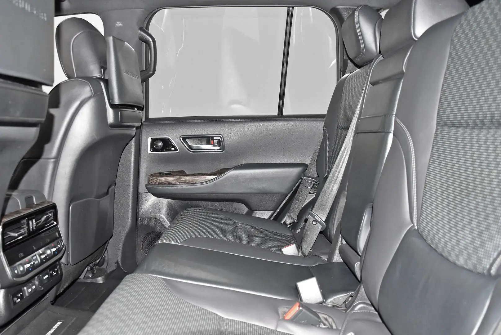 2023 Toyota Landcruiser Gallery Image 18