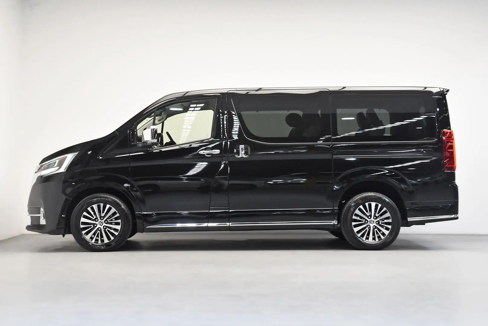 2025 Toyota Granvia Gallery Image 4