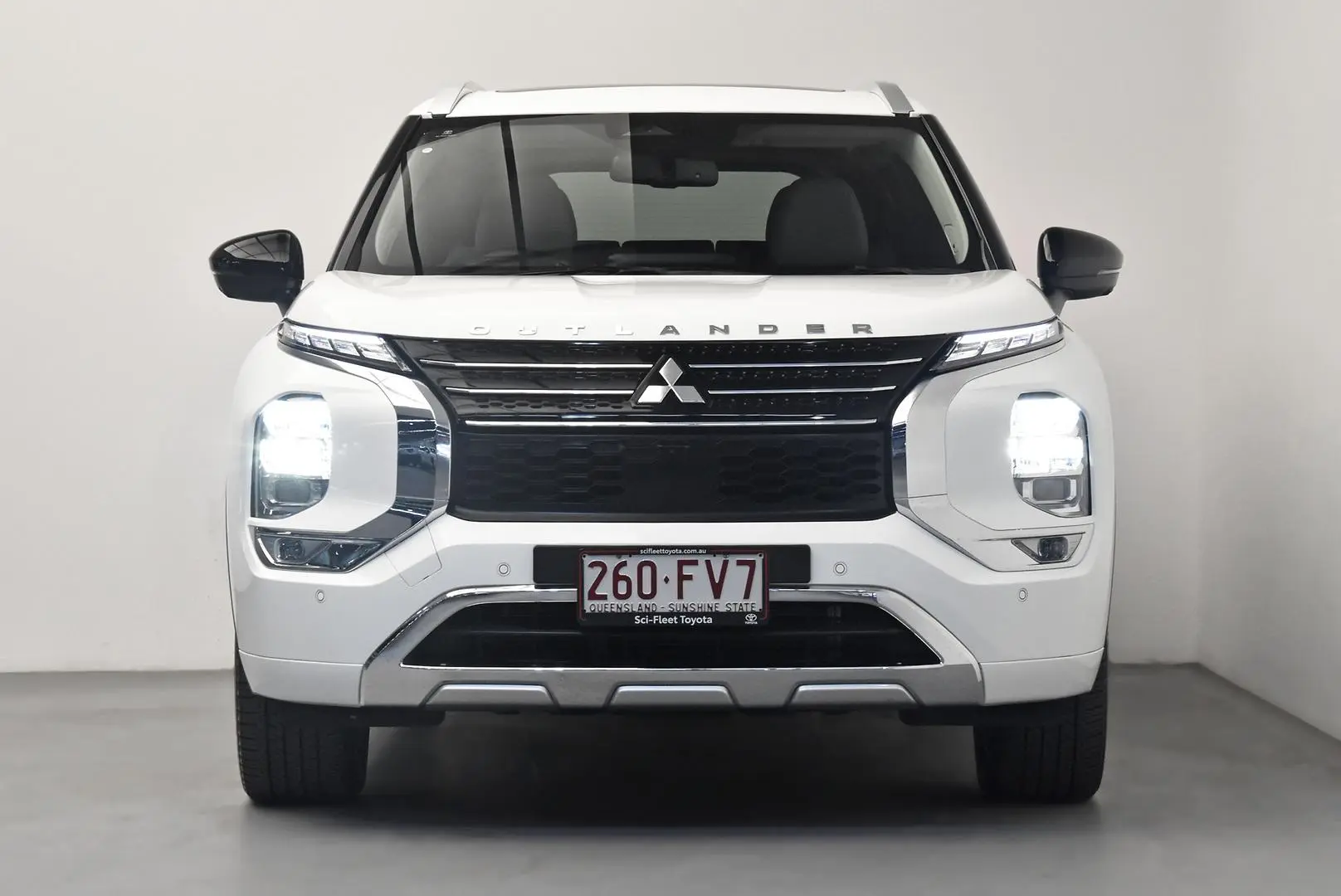 2022 Mitsubishi Outlander Gallery Image 2