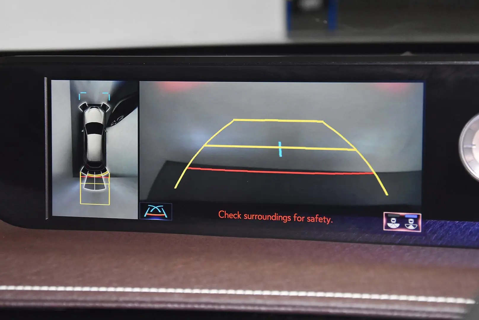 2019 Lexus UX Gallery Image 12