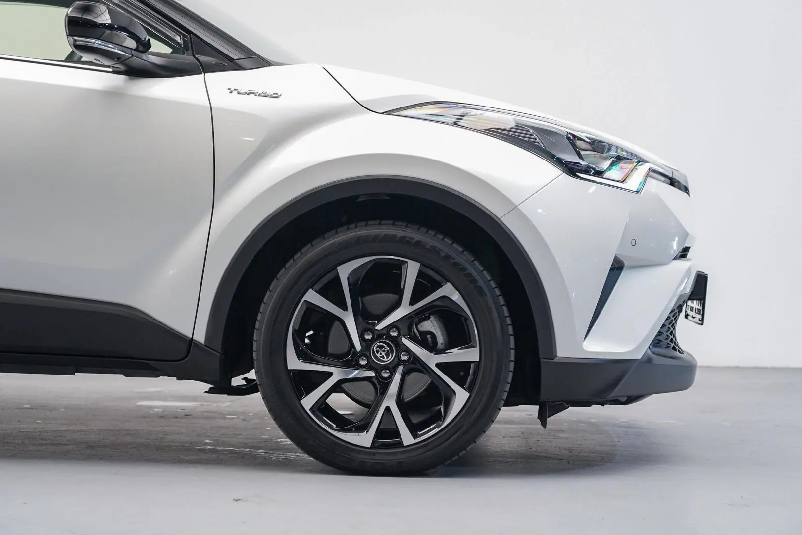 2018 Toyota C-HR Gallery Image 5