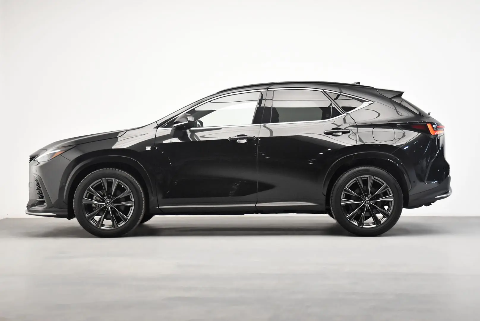 2022 Lexus NX Gallery Image 4