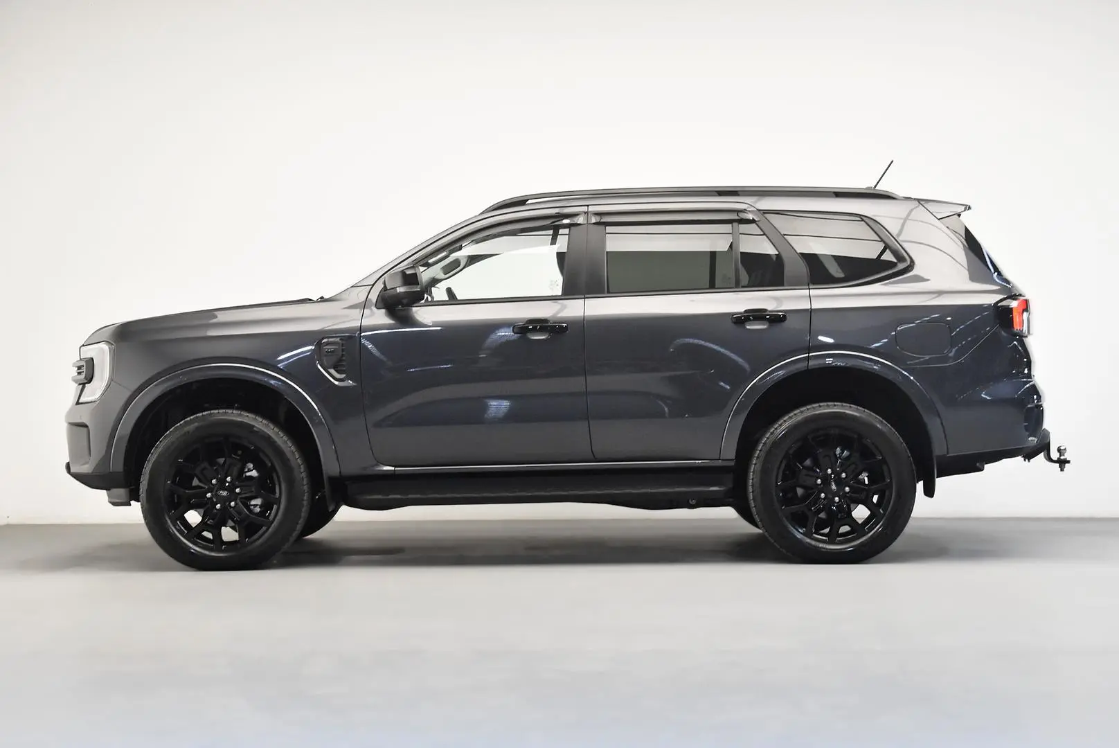 2025 Ford Everest Gallery Image 4