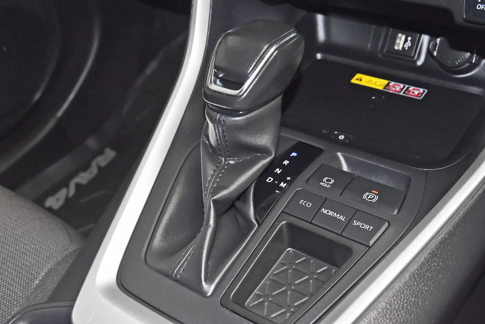 2022 Toyota RAV4 Gallery Image 13