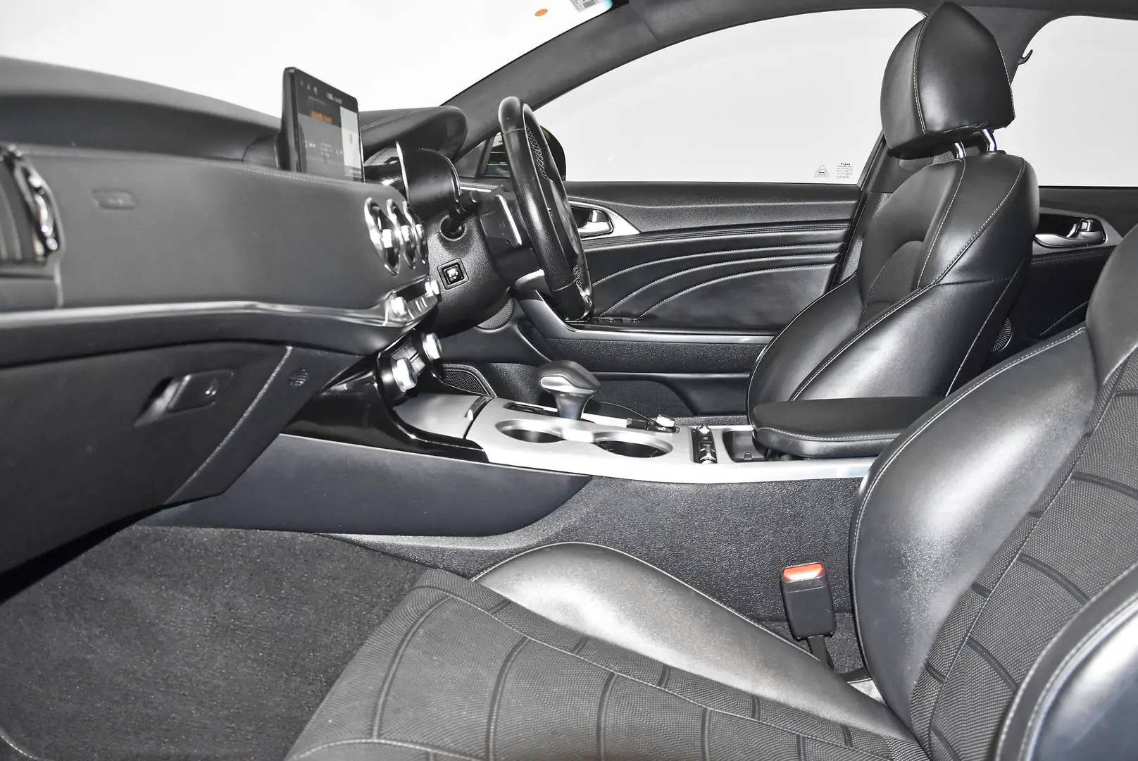 2022 Kia Stinger Gallery Image 17