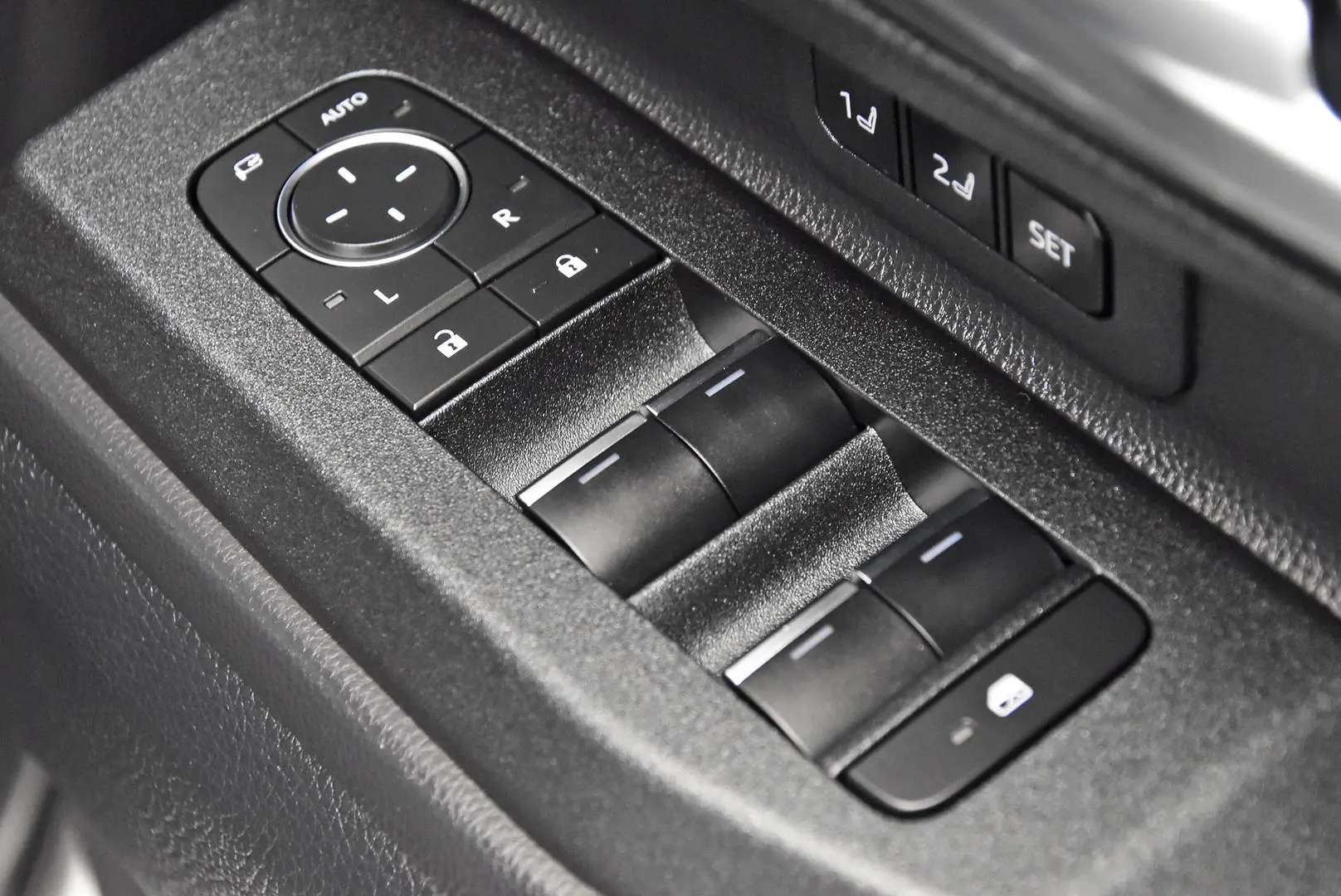 2024 Toyota Landcruiser Prado Gallery Image 10