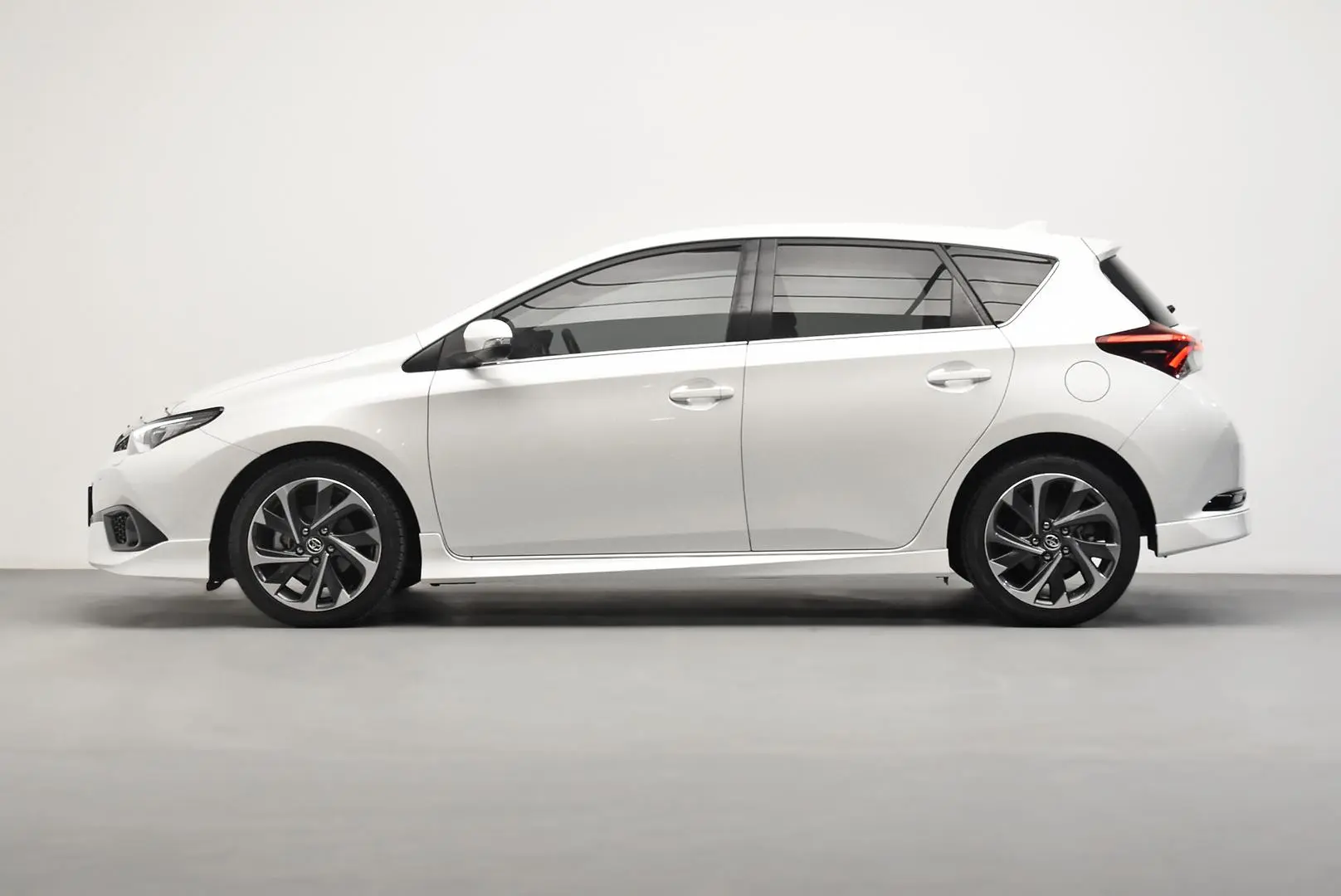 2016 Toyota Corolla Gallery Image 4