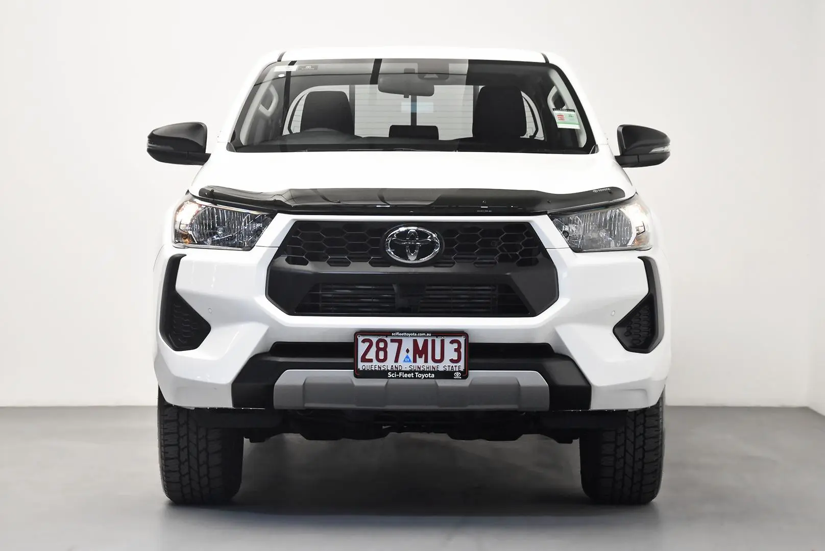 2025 Toyota Hilux Gallery Image 2