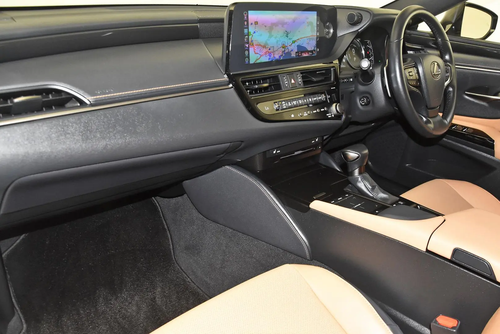 2022 Lexus ES Gallery Image 16