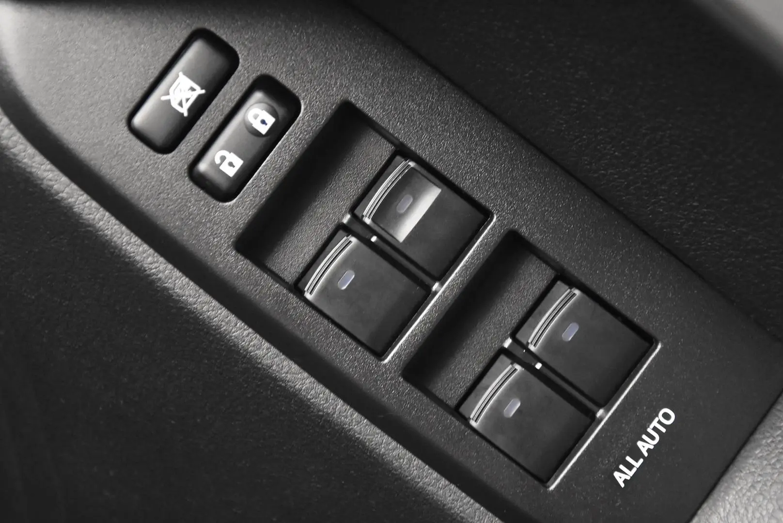 2023 Toyota Landcruiser Prado Gallery Image 8