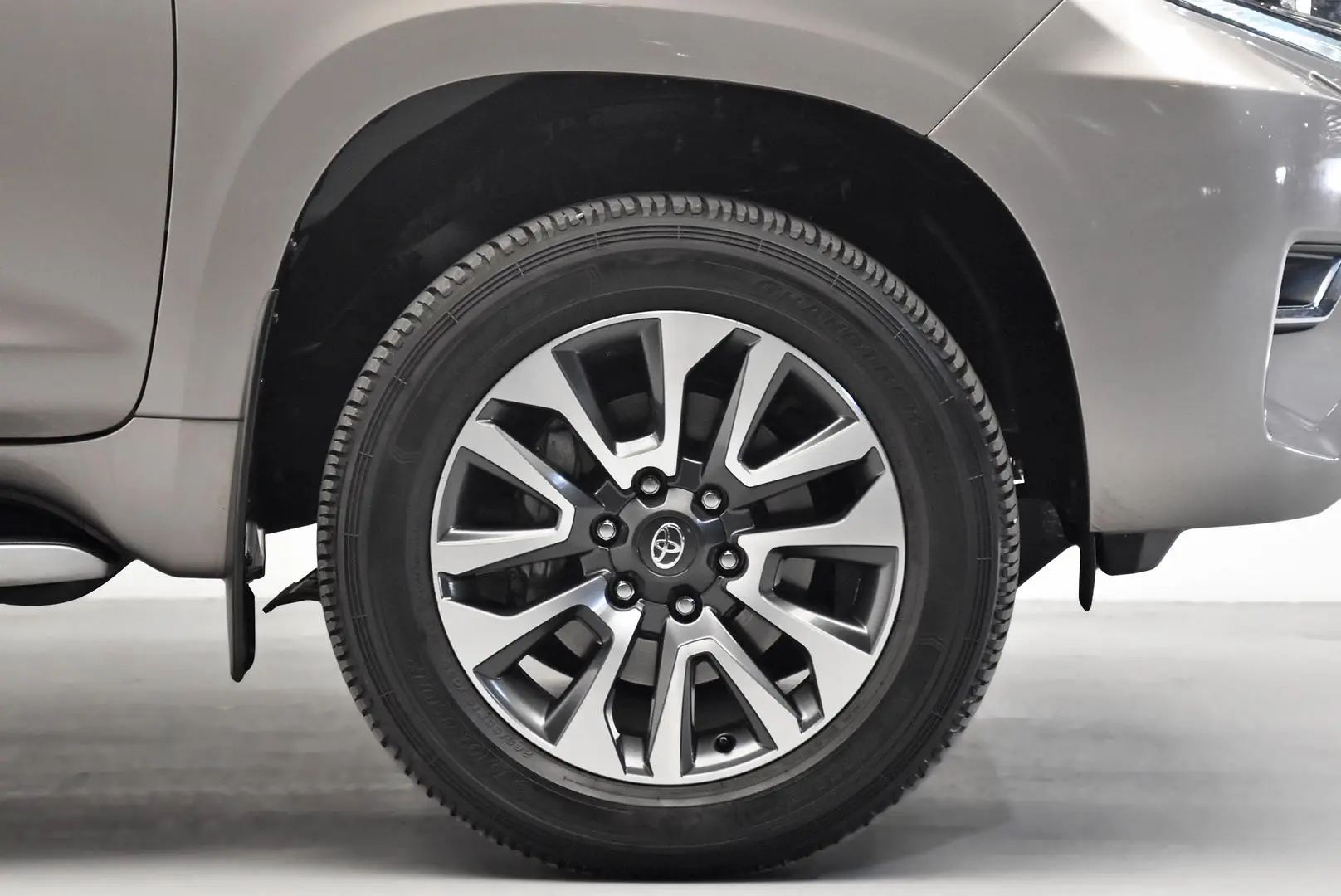 2023 Toyota Landcruiser Prado Gallery Image 22
