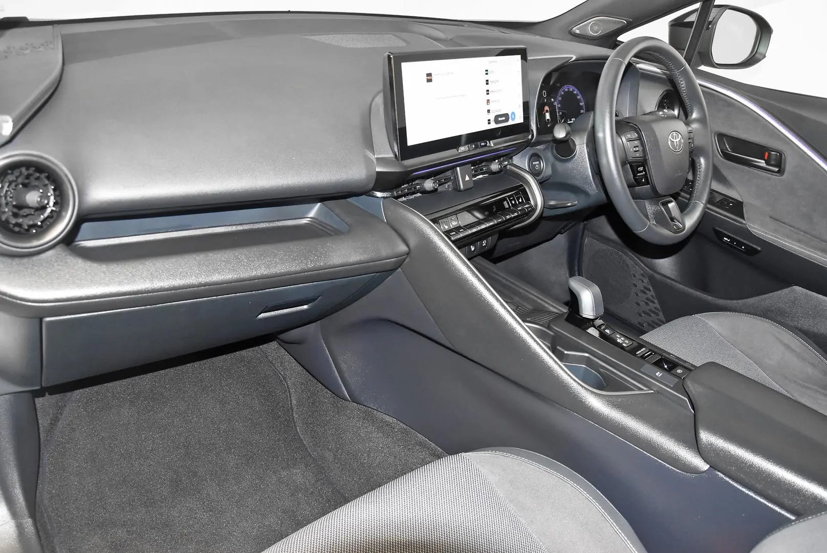 2023 Toyota C-HR Gallery Image 17