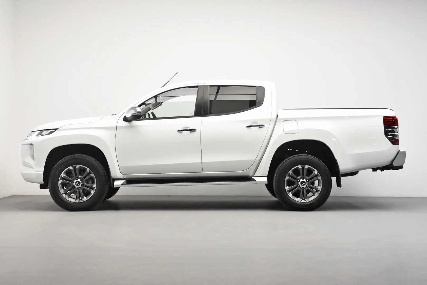 2020 Mitsubishi Triton Gallery Image 4