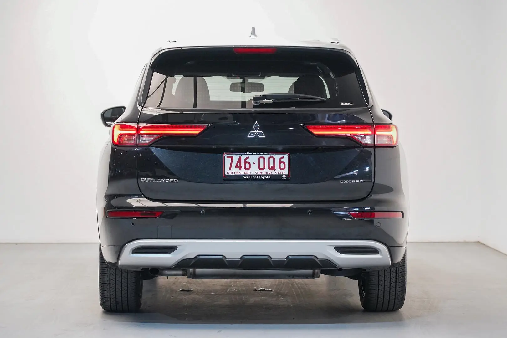 2023 Mitsubishi Outlander Gallery Image 3