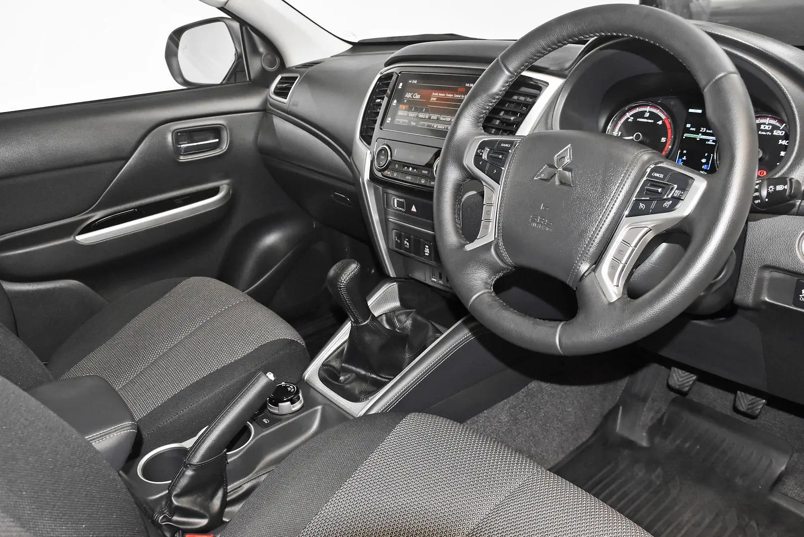 2020 Mitsubishi Triton Gallery Image 8
