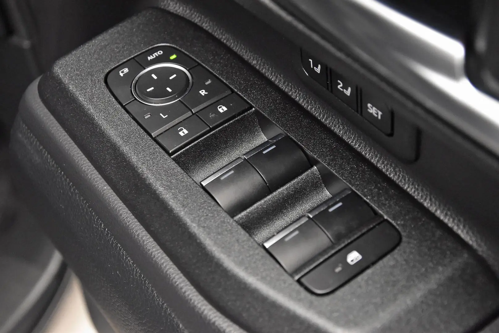 2024 Toyota Landcruiser Prado Gallery Image 9