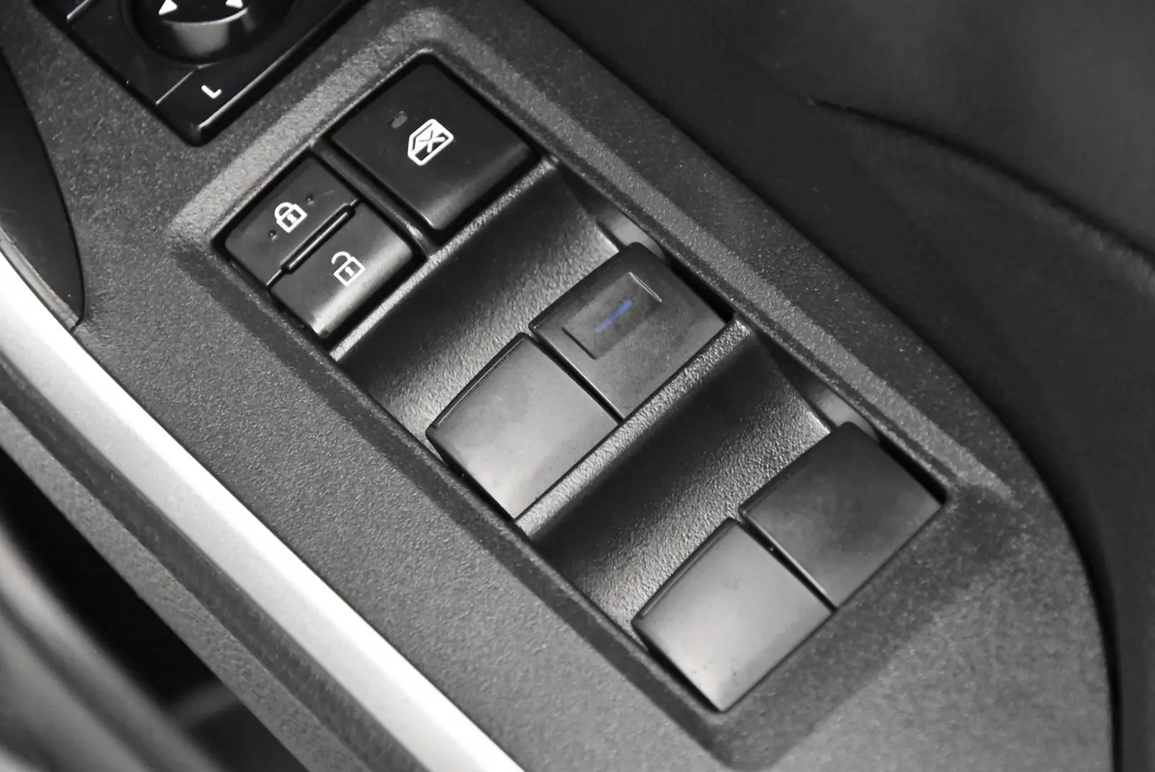 2019 Toyota RAV4 Gallery Image 9