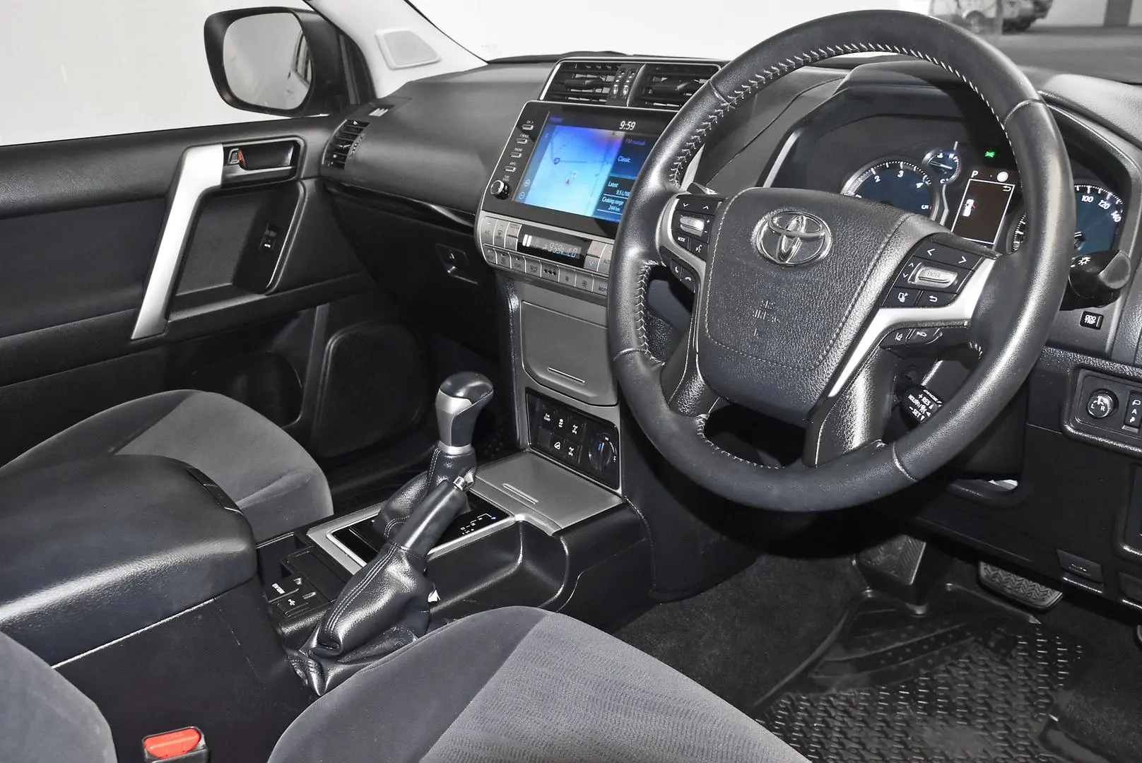 2022 Toyota Landcruiser Prado Gallery Image 7