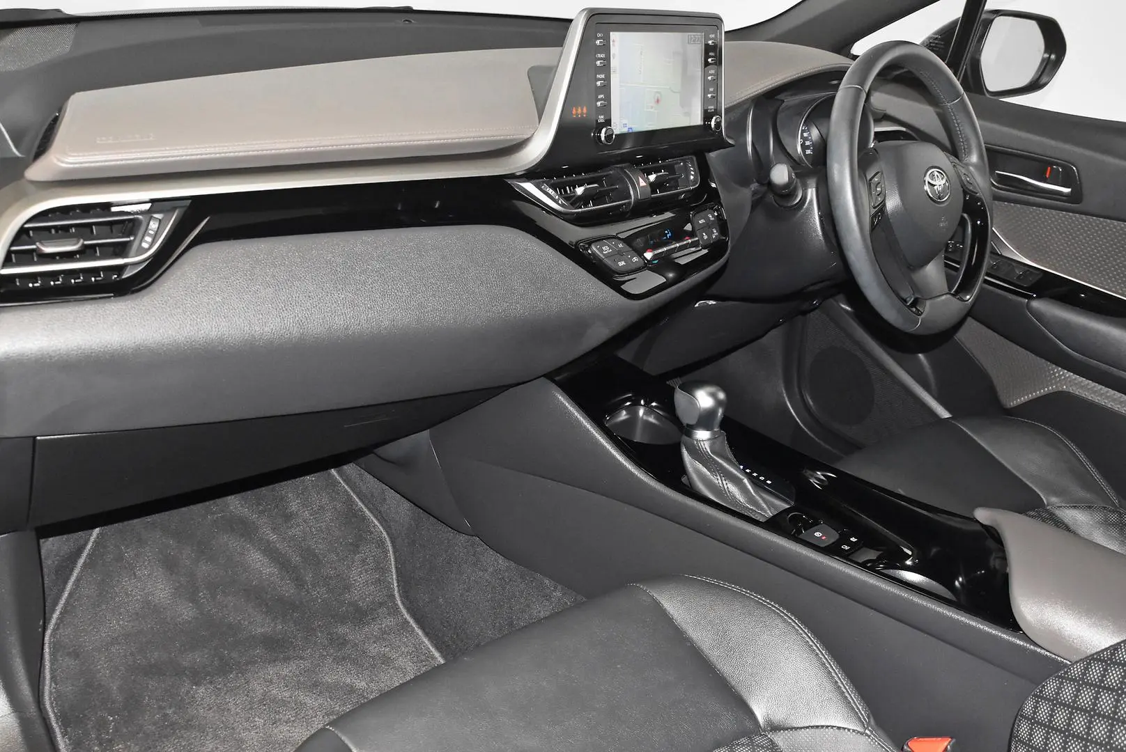 2023 Toyota C-HR Gallery Image 17