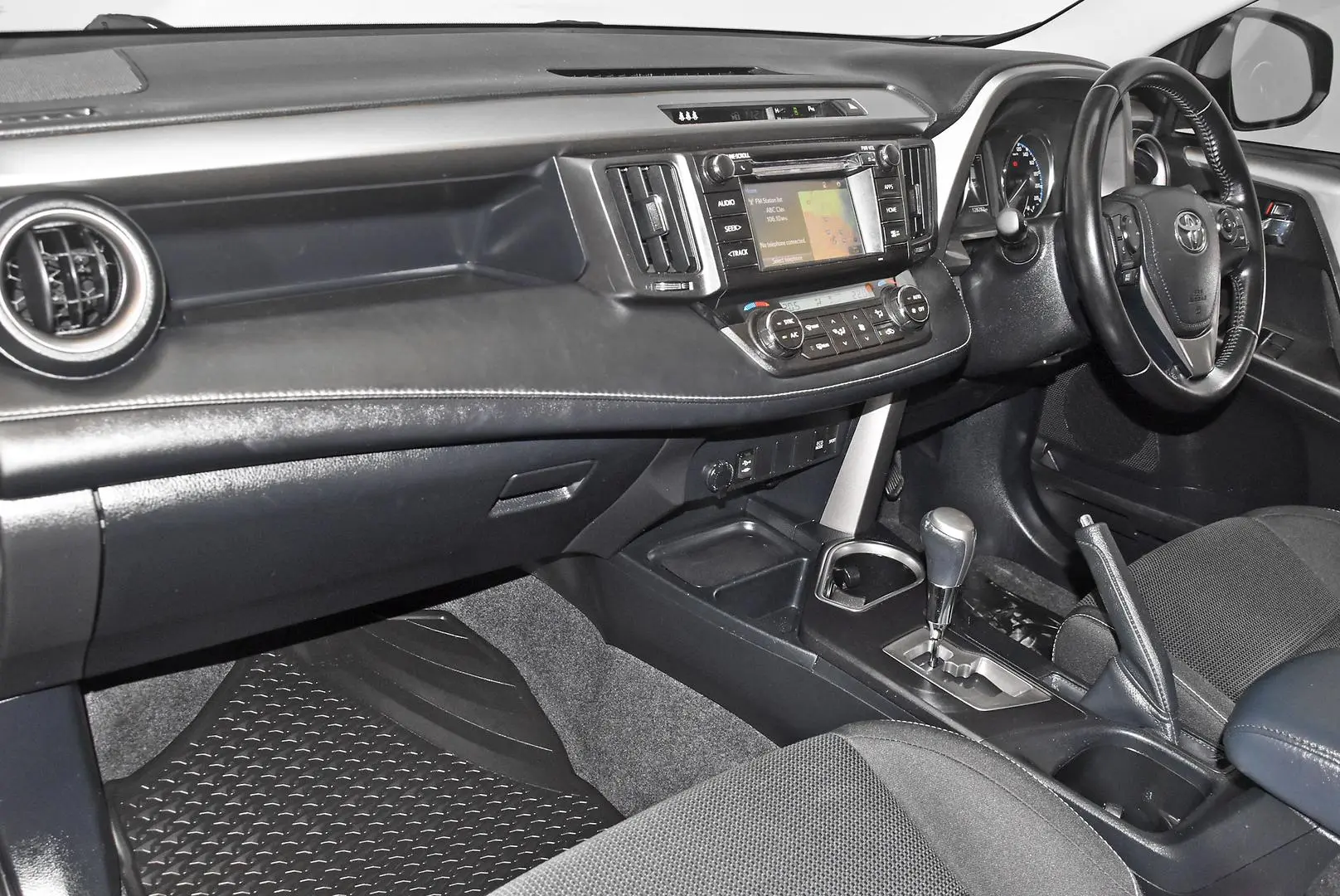 2017 Toyota RAV4 Gallery Image 16