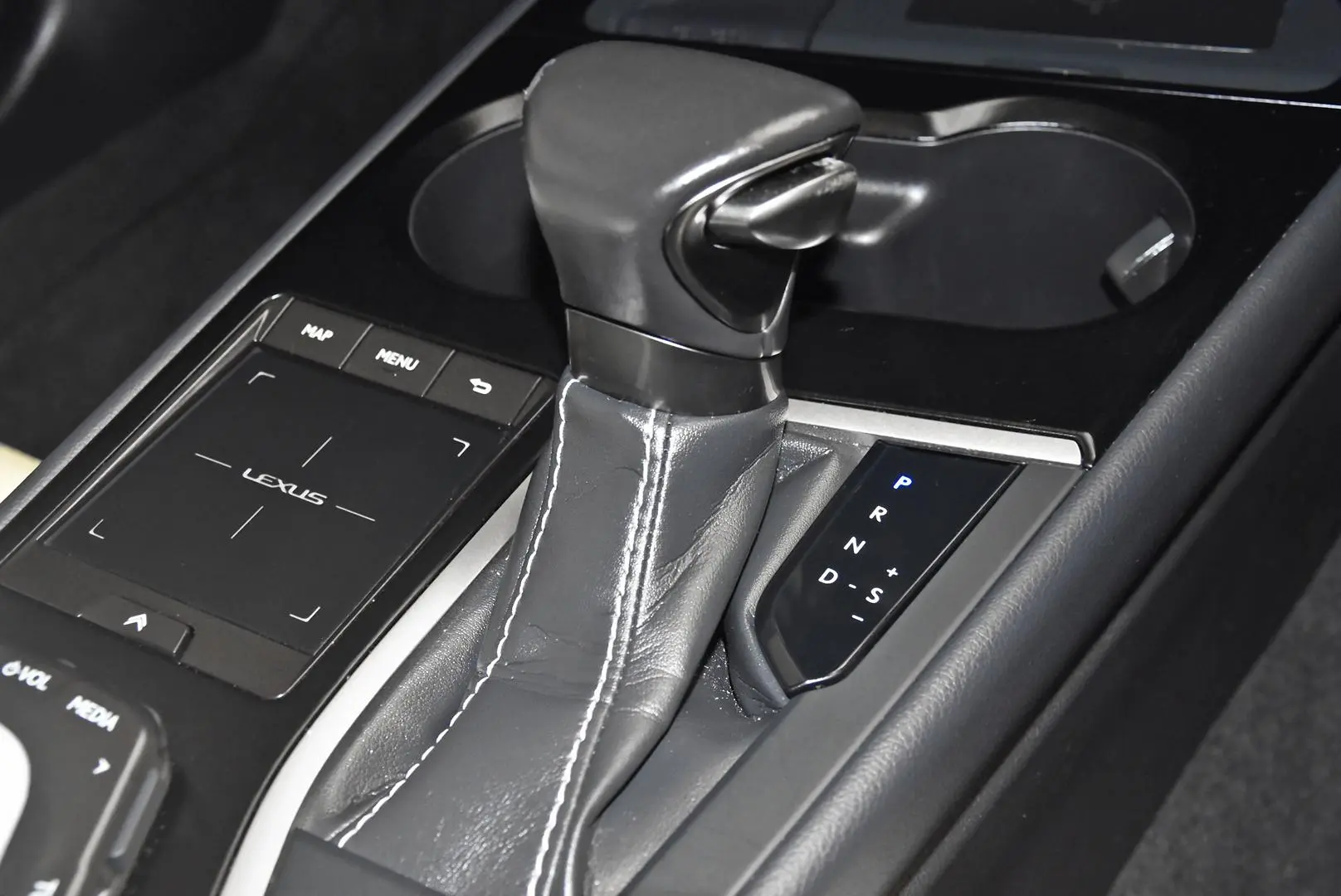 2019 Lexus UX Gallery Image 13